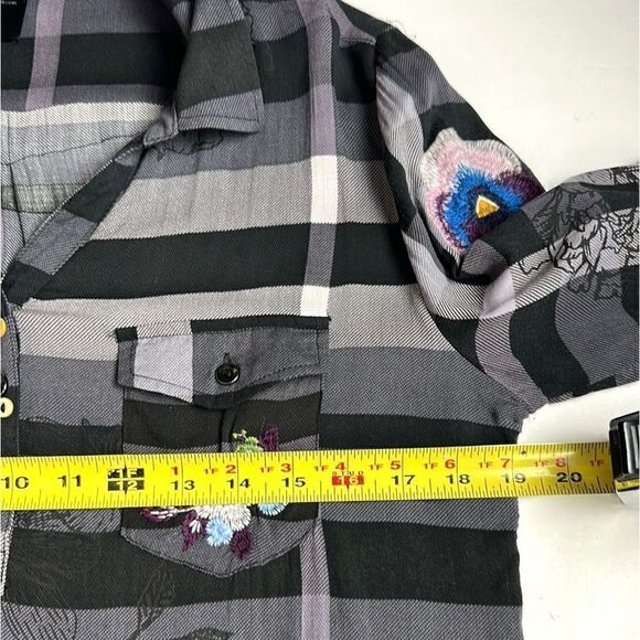 DESIGUAL LAURA ILLA Embroidered Gray Blouse Top Shirt V-neck Roll Tab Sleeve M-L - Picture 15 of 15